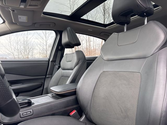 Used 2024 Nissan Ariya AWD image 12