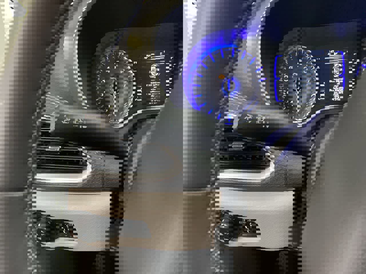 Used 2023 Chrysler Pacifica Touring-L image 22