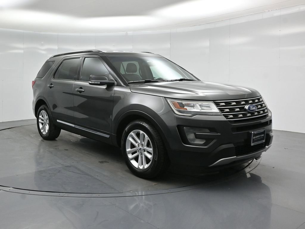 Certified 2017 Ford Explorer XLT w/ Equipment Group 202A FWD image 59