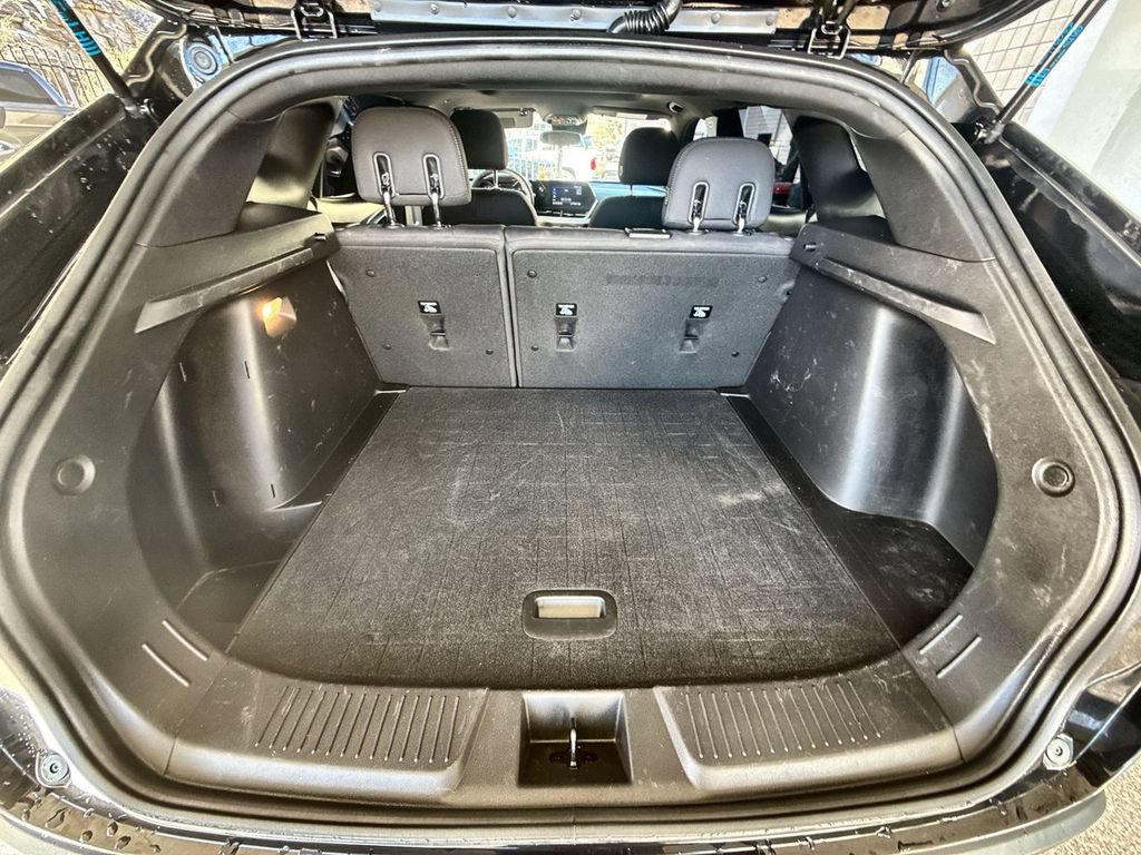 Used 2025 Chevrolet Trax RS w/ Sunroof Package FWD image 16