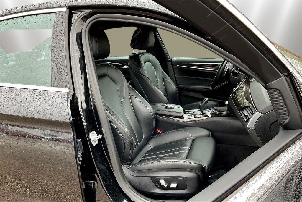 Used 2019 BMW 530e xDrive w/ Convenience Package image 29