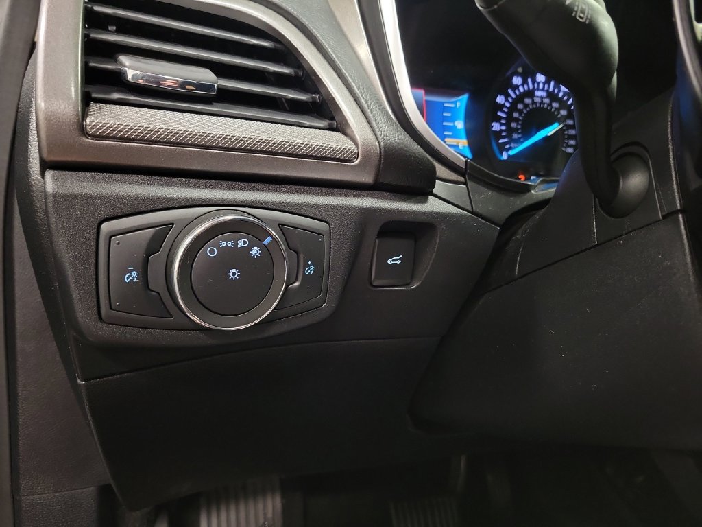 Used 2019 Ford Fusion SE FWD image 26