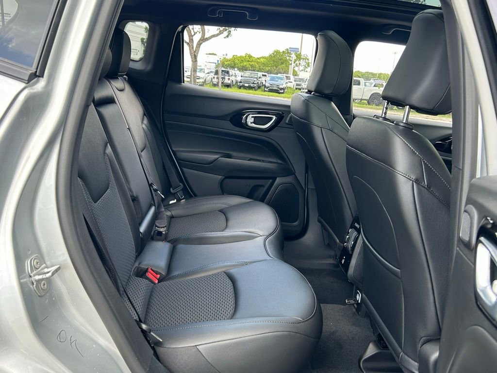 New 2025 Jeep Compass Latitude w/ Sun & Sound Group AWD/4WD image 36