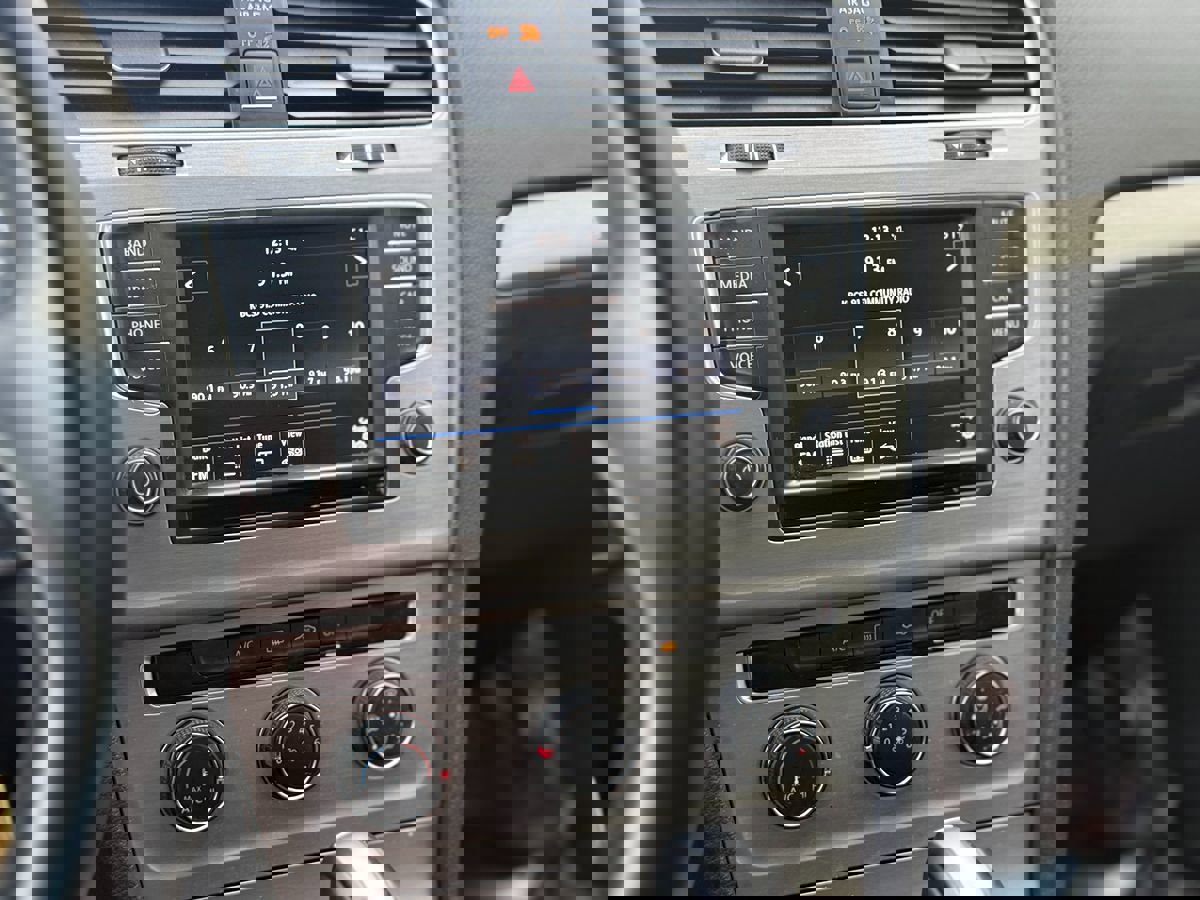 Used 2017 Volkswagen Golf S image 22