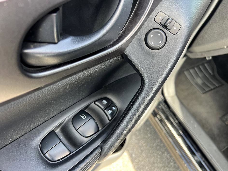 Used 2020 Nissan Rogue Sport S image 20