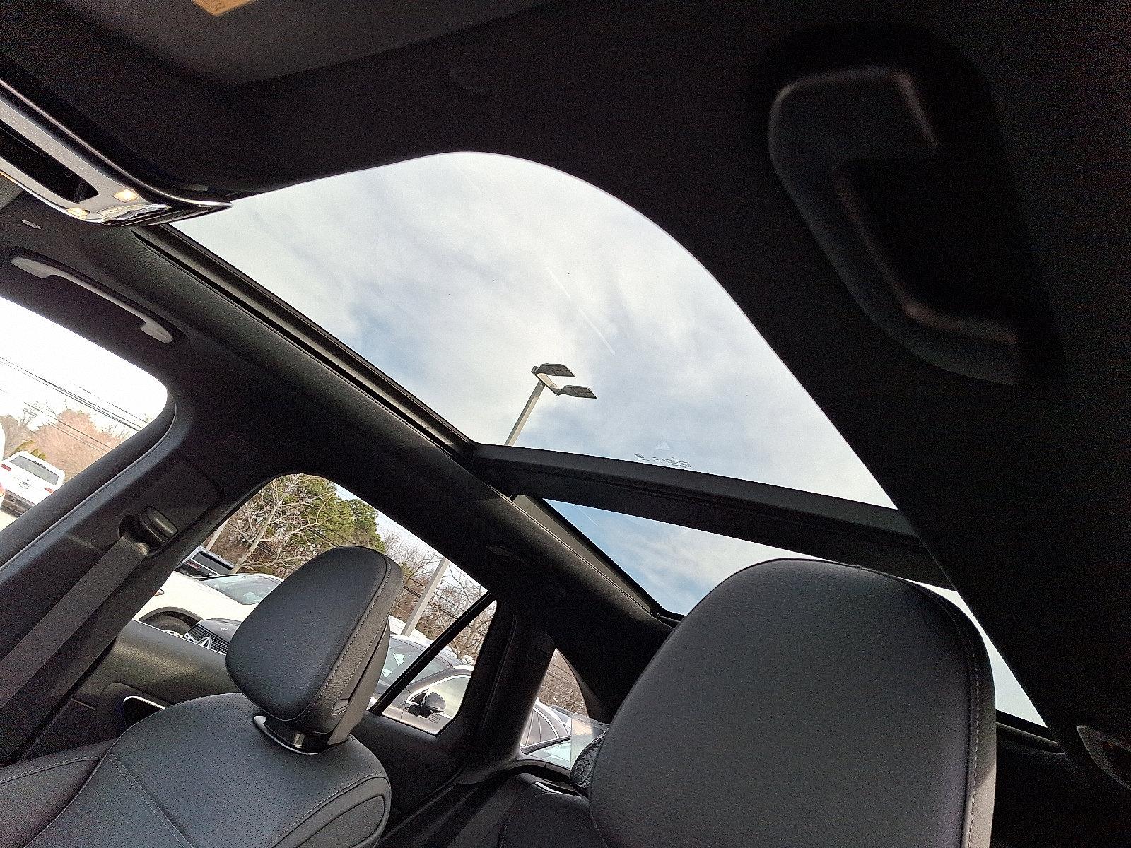 Used 2026 Mercedes-Benz GLC 300 4MATIC image 9