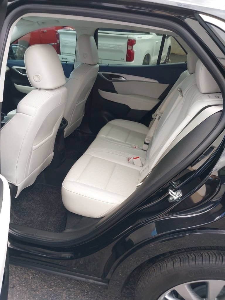 Used 2025 Buick Envision Avenir AWD/4WD image 11