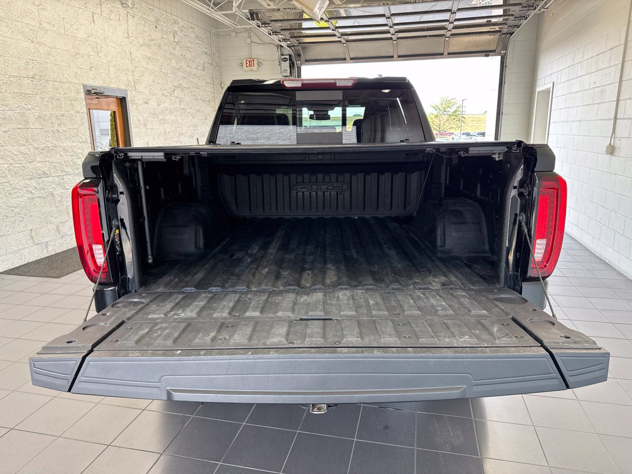 Used 2023 GMC Sierra 1500 AT4 w/ AT4 Preferred Package AWD/4WD image 10