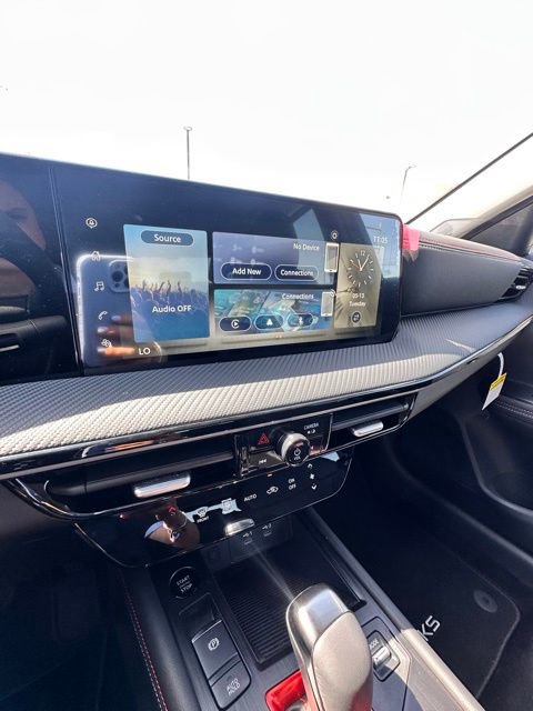 New 2025 Nissan Kicks SR image 14