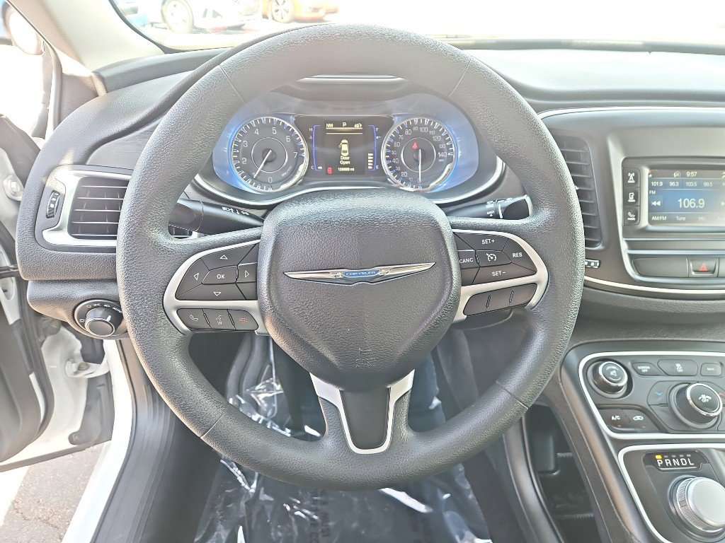 Used 2016 Chrysler 200 Limited image 10