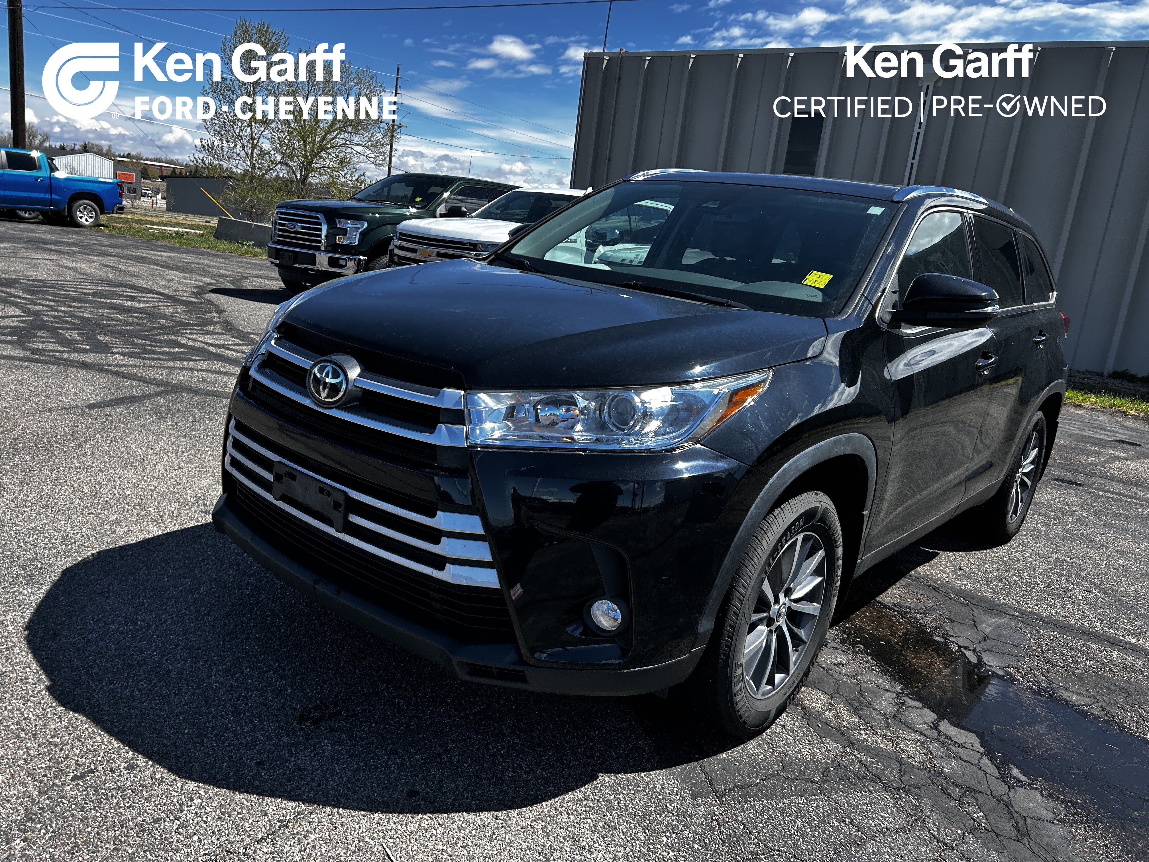 Used 2019 Toyota Highlander XLE AWD/4WD image 1