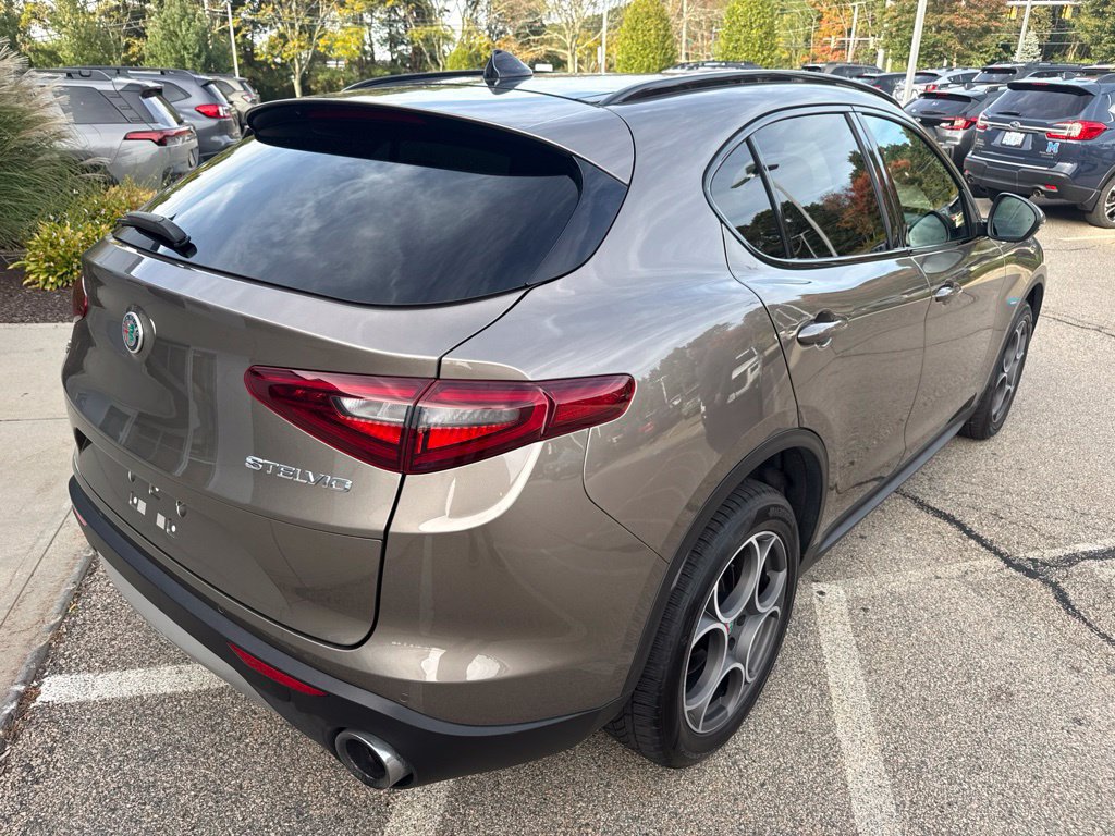 Used 2019 Alfa Romeo Stelvio Sport w/ Quick Order Package 22J Sport AWD/4WD image 2