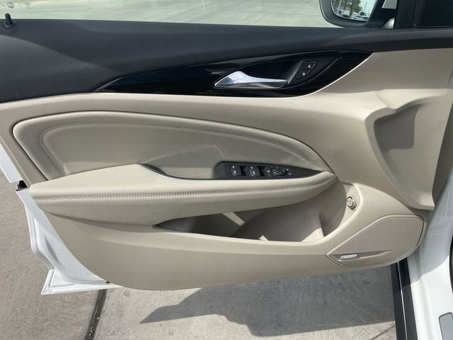 Used 2019 Buick Regal Essence w/ Driver Confidence Package I image 23