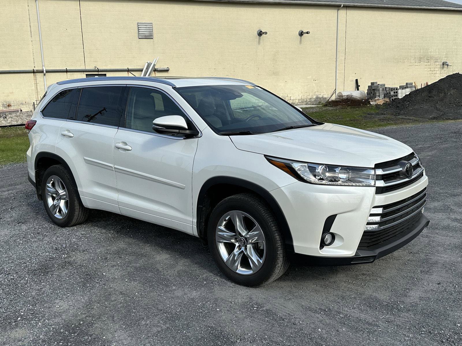 Used 2018 Toyota Highlander Limited image 2