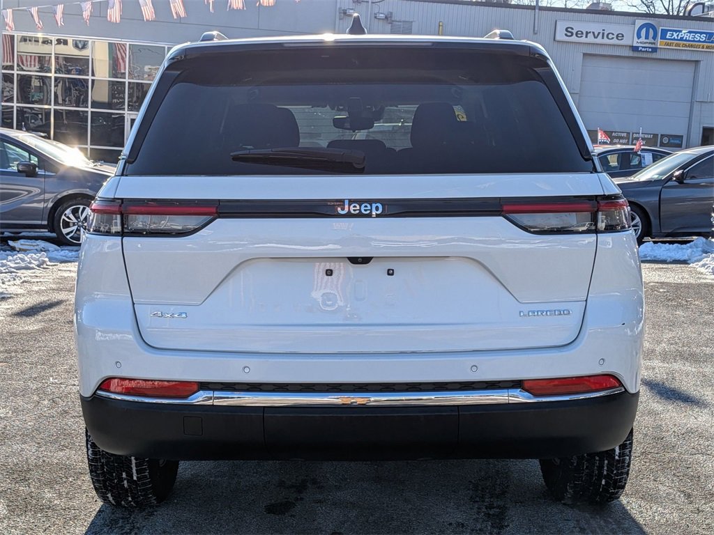 Used 2024 Jeep Grand Cherokee Laredo image 7