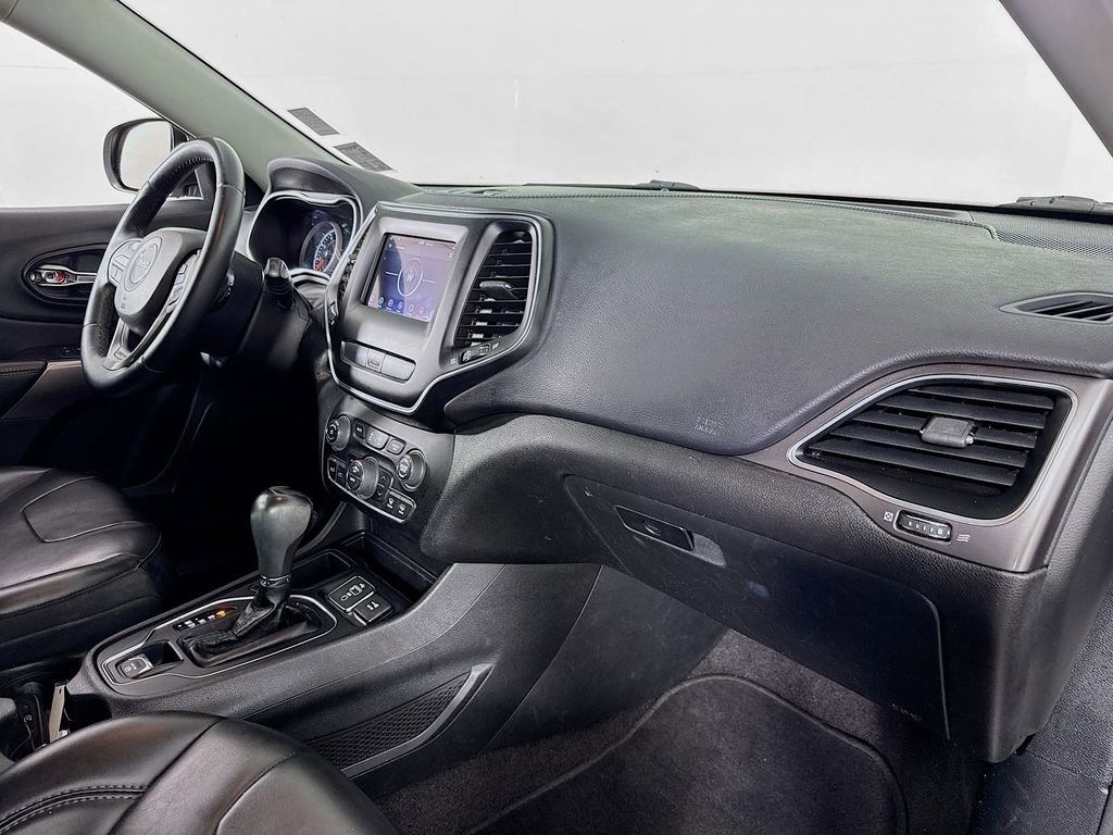 Used 2019 Jeep Cherokee Latitude Plus w/ Comfort/Convenience Group image 26