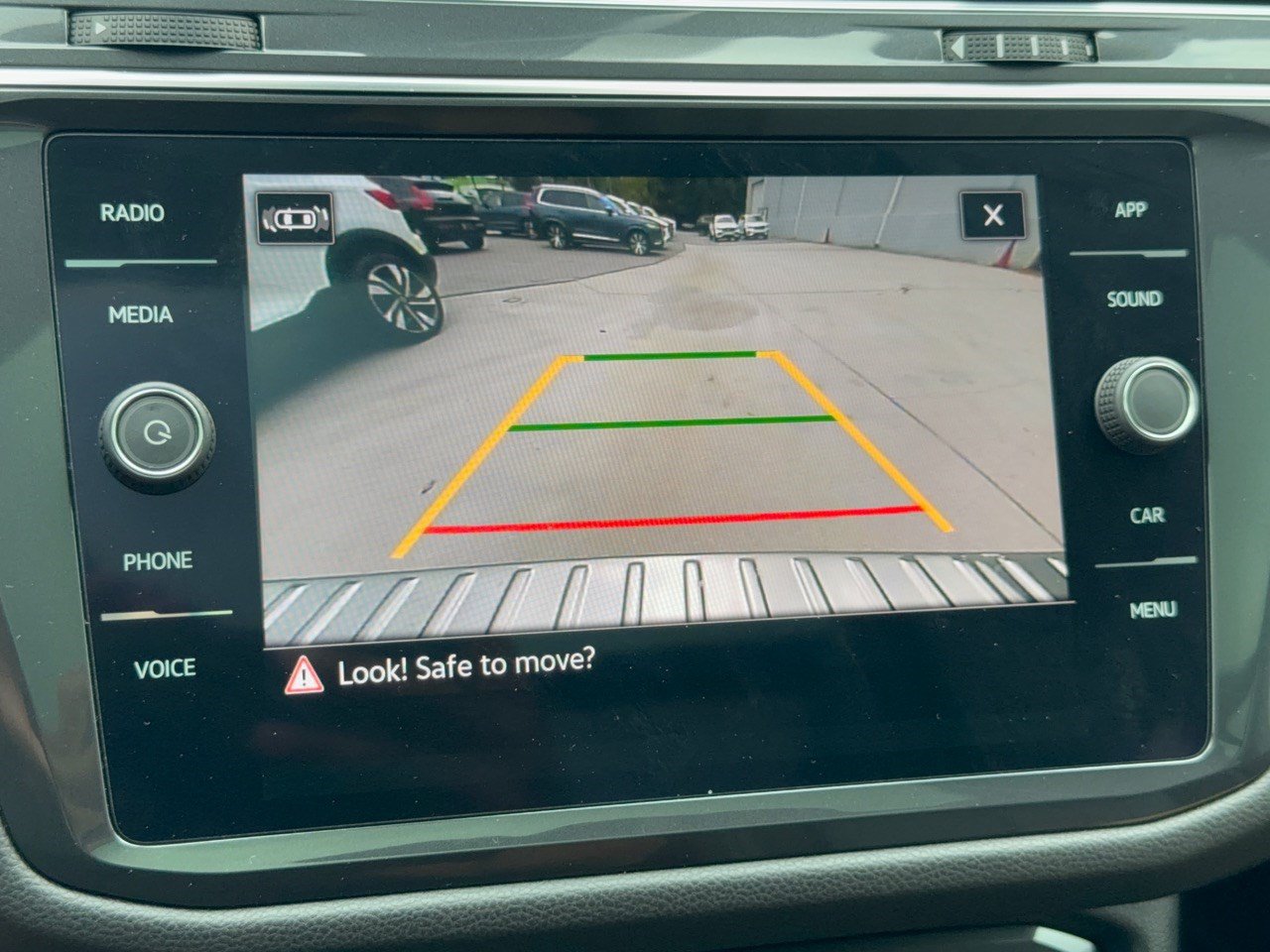 Used 2022 Volkswagen Tiguan SE w/ Panoramic Sunroof Package AWD/4WD image 24