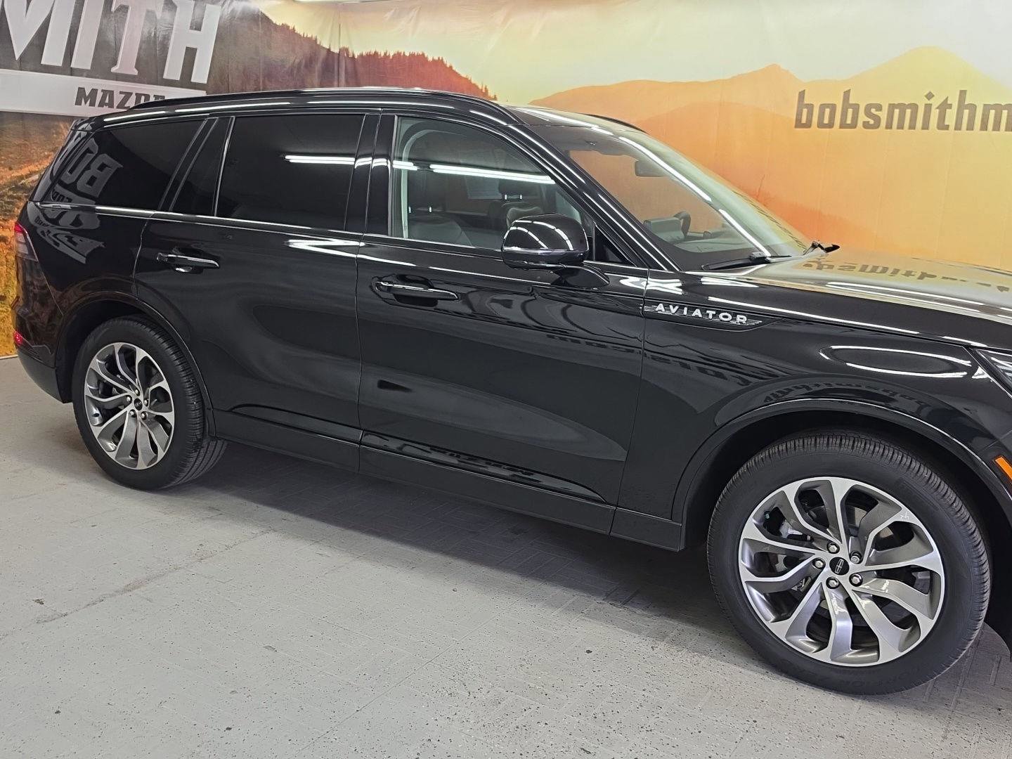 Used 2025 Lincoln Aviator AWD w/ Jet Appearance Package image 21
