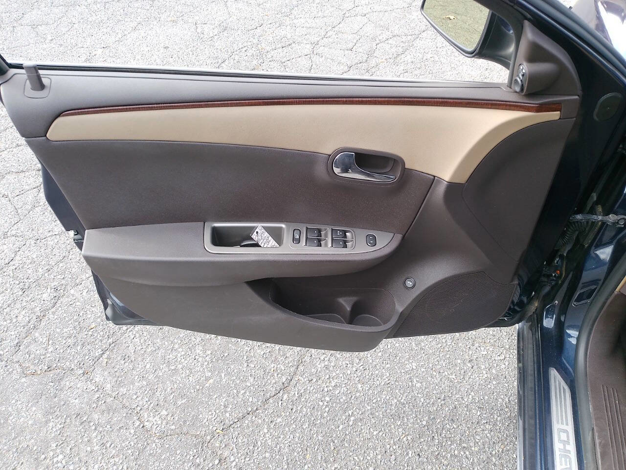 Used 2009 Chevrolet Malibu LTZ w/ Rear Power Package image 13