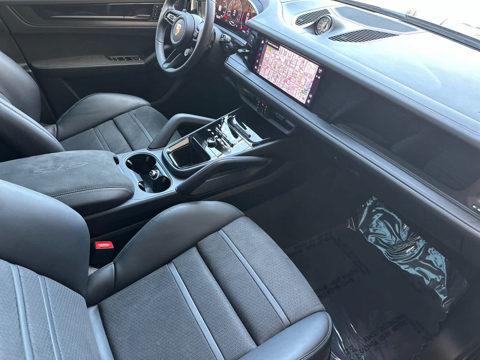 Used 2025 Porsche Cayenne GTS AWD/4WD image 16