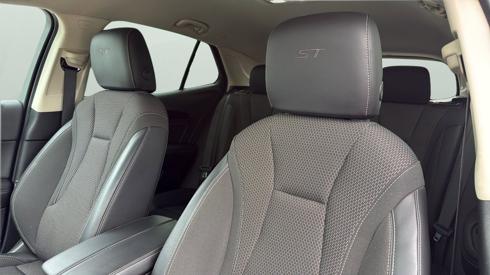 Used 2023 Buick Envision Preferred image 9