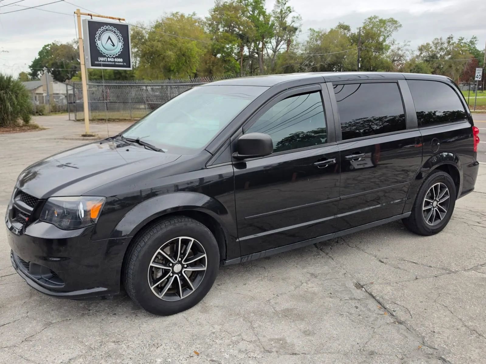 Used 2015 Dodge Grand Caravan SE w/ Quick Order Package 29E SE image 2