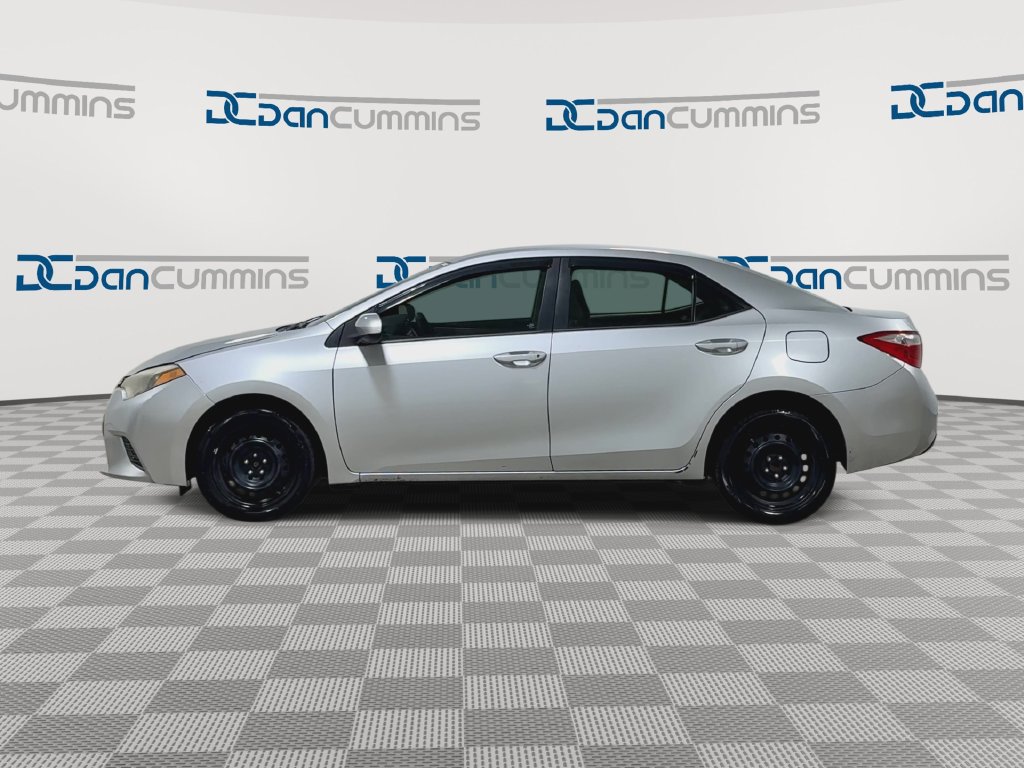 Used 2016 Toyota Corolla LE FWD image 5