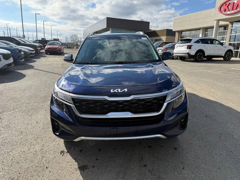 Certified 2023 Kia Seltos EX image 2