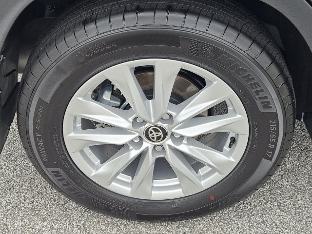 Used 2026 Toyota Corolla Cross LE w/ Moonroof Package FWD image 10
