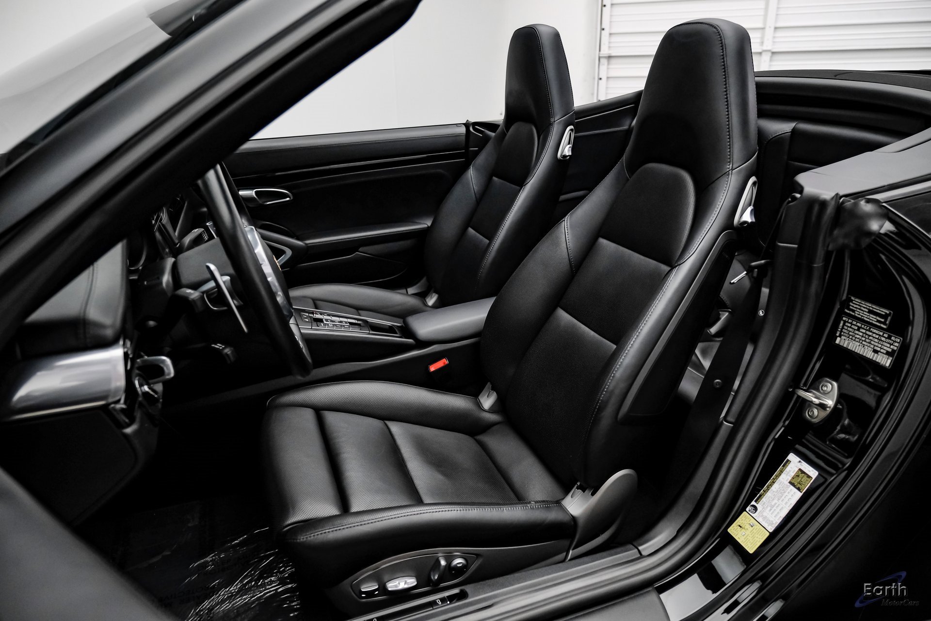 Used 2015 Porsche 911 Turbo image 44