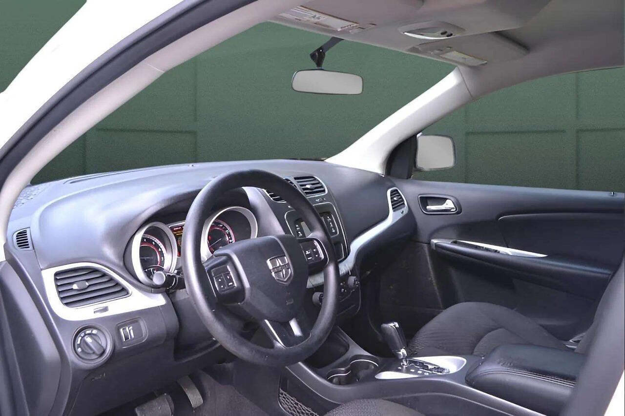 Used 2018 Dodge Journey SE image 14