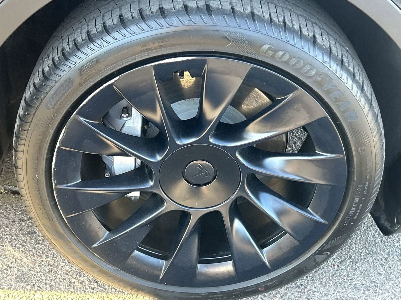 Used 2024 Tesla Model Y Long Range RWD image 7