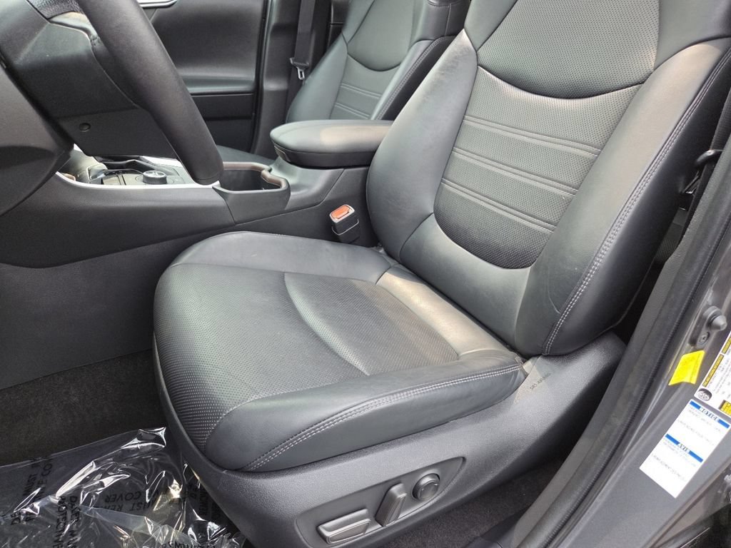 Used 2022 Toyota RAV4 Limited AWD/4WD image 30