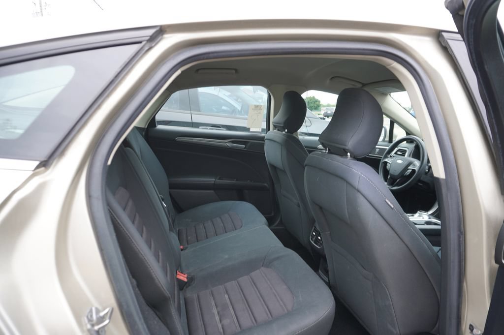 Used 2017 Ford Fusion SE FWD image 7