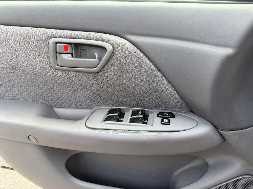 Used 2000 Toyota Camry LE FWD image 26