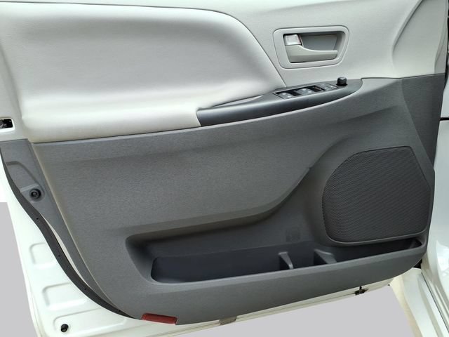 Used 2020 Toyota Sienna L FWD image 10