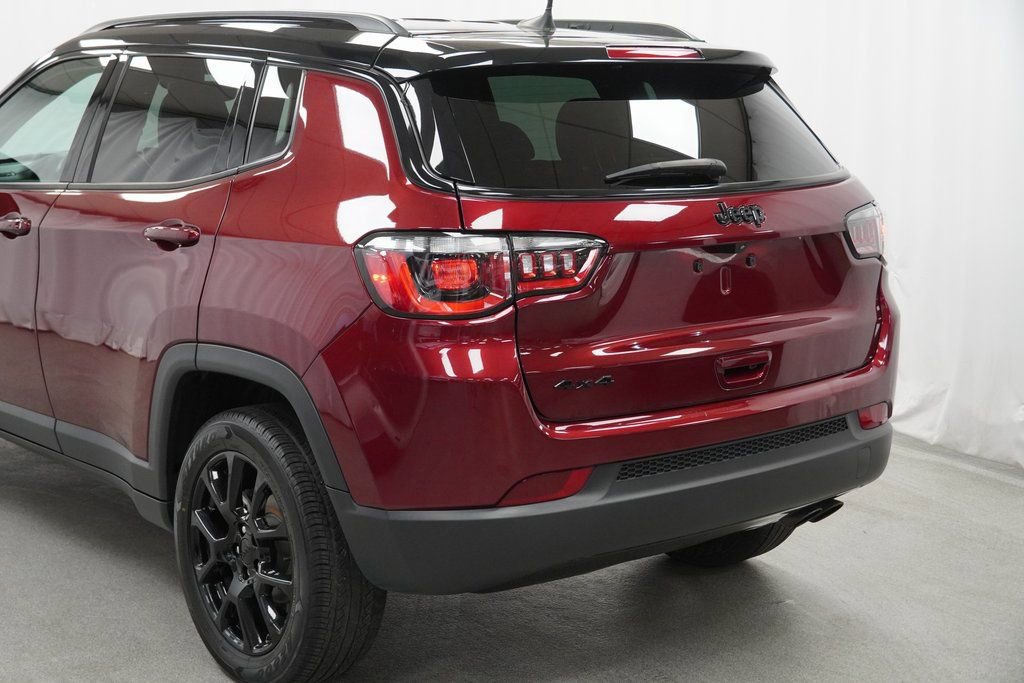 Certified 2022 Jeep Compass Latitude w/ Convenience Group AWD/4WD image 17