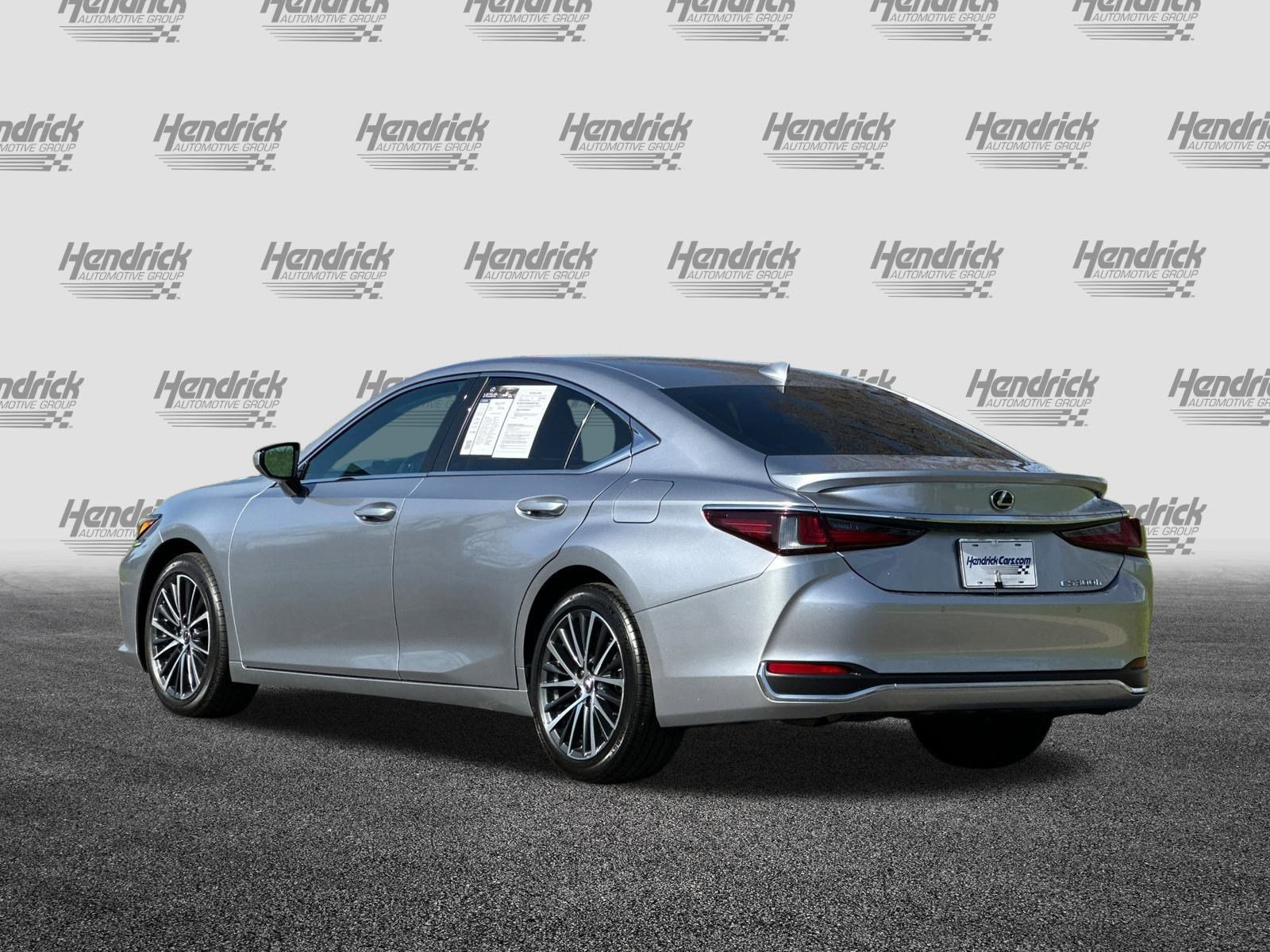 Certified 2025 Lexus ES 300h w/ Premium Package image 7