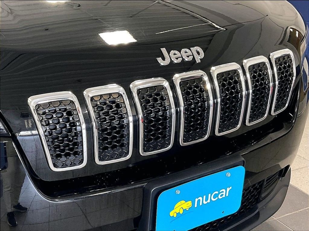 Used 2019 Jeep Cherokee Latitude Plus w/ Comfort/Convenience Group AWD/4WD image 30