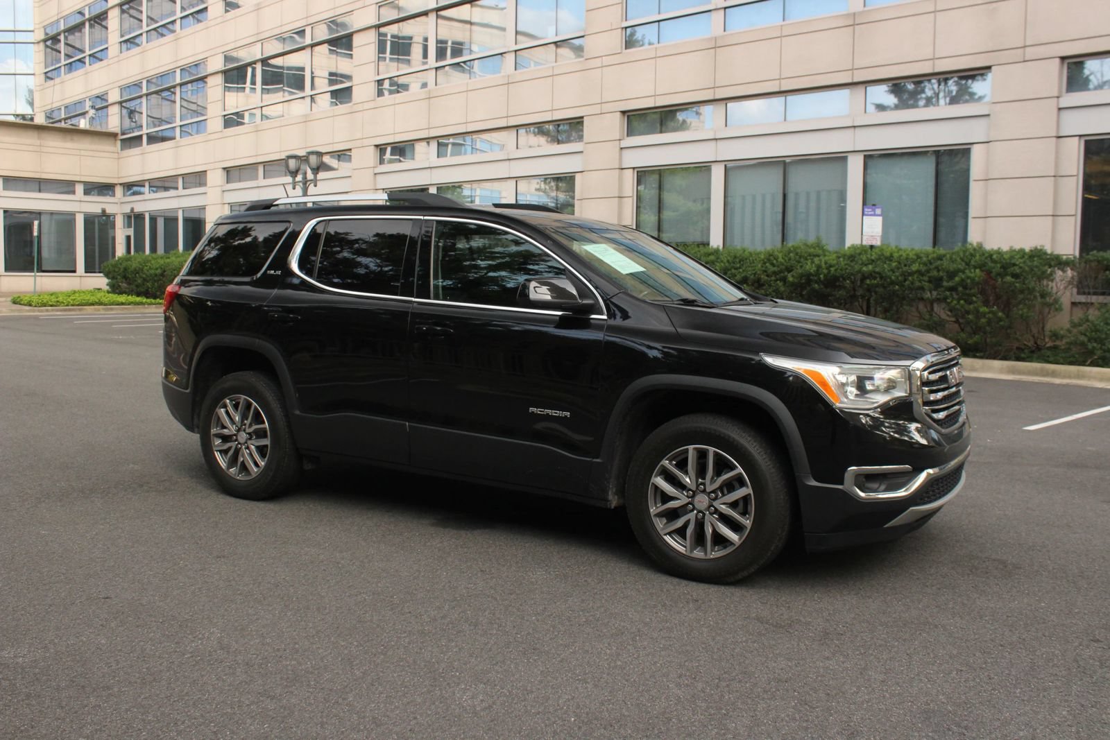 Used 2019 GMC Acadia SLE w/ LPO, Floor Liner Package FWD image 2