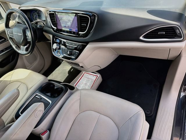 Used 2021 Chrysler Pacifica Touring-L FWD image 30