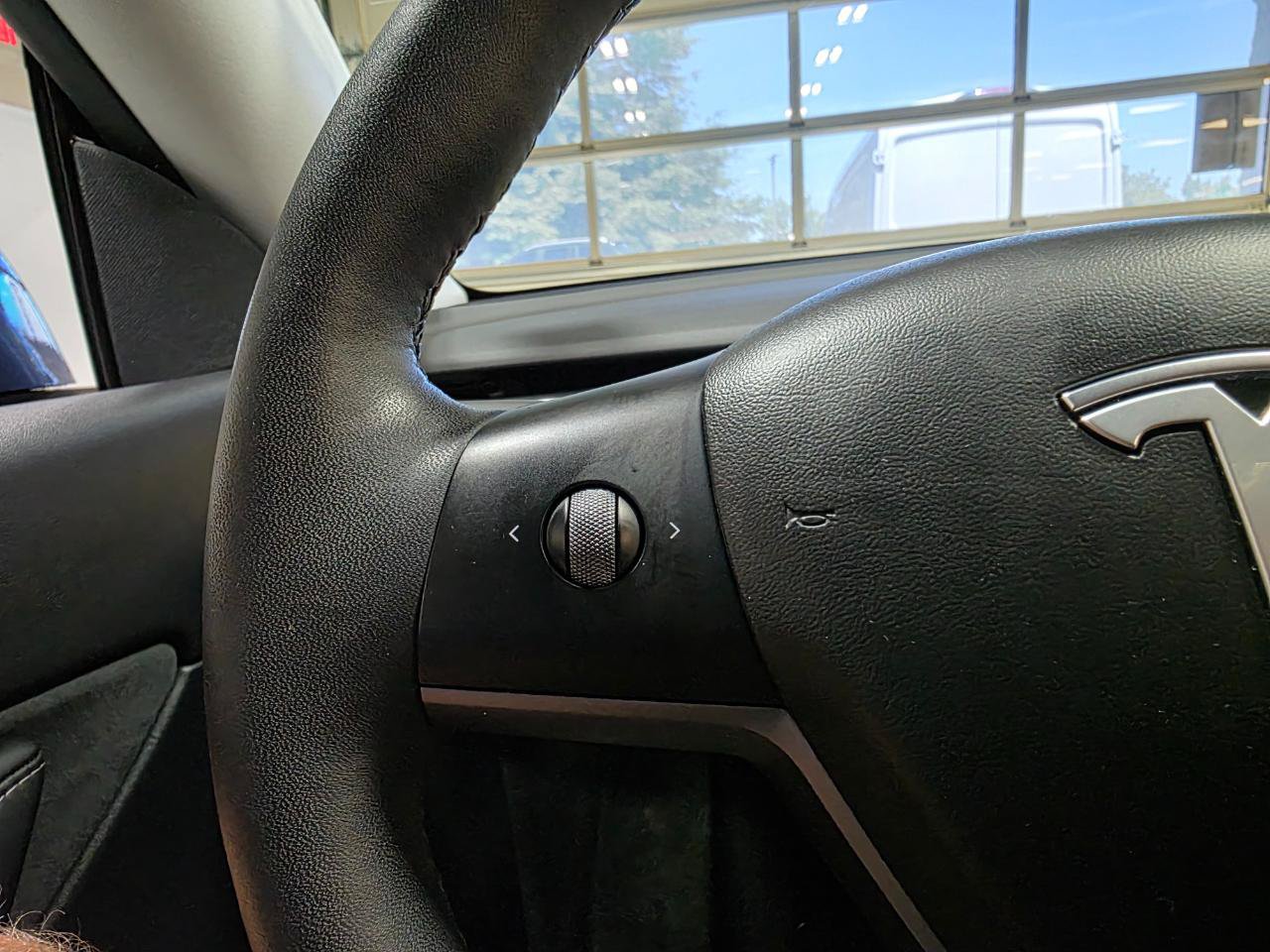 Used 2021 Tesla Model Y Long Range AWD/4WD image 29