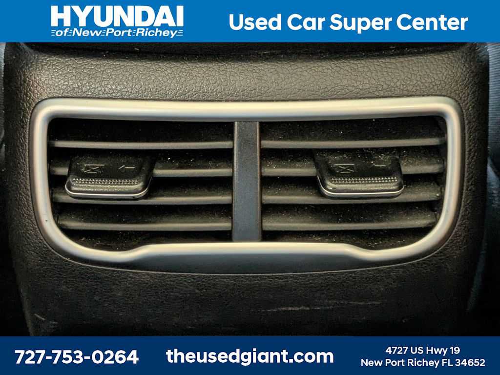 Used 2022 Hyundai Santa Fe XRT FWD image 16