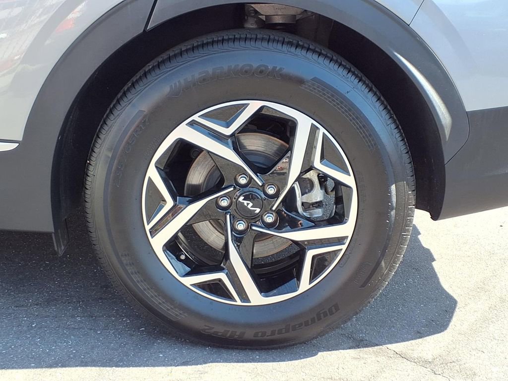 Used 2025 Kia Sportage LX FWD image 7