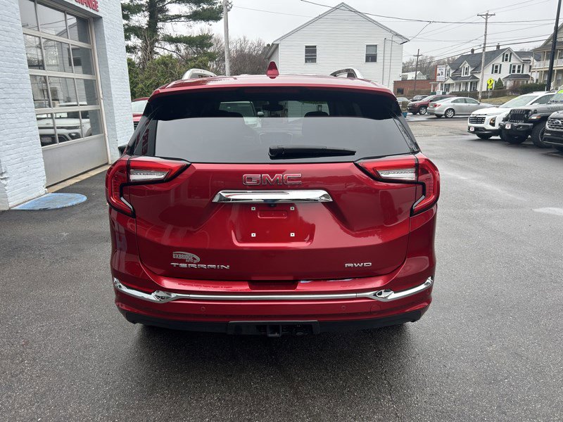 Used 2024 GMC Terrain Denali w/ Denali Premium Package AWD/4WD image 6