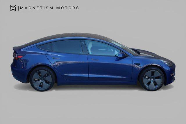 Used 2023 Tesla Model 3 Standard Range image 2