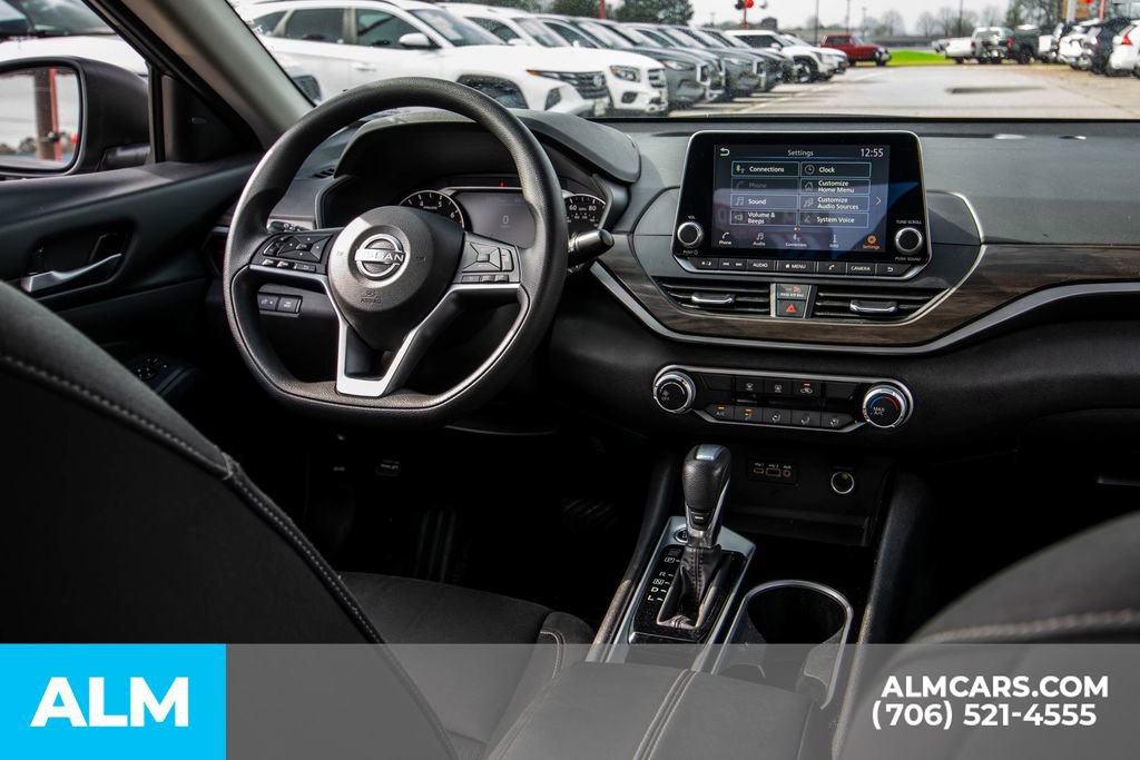 Used 2024 Nissan Altima 2.5 SV image 11