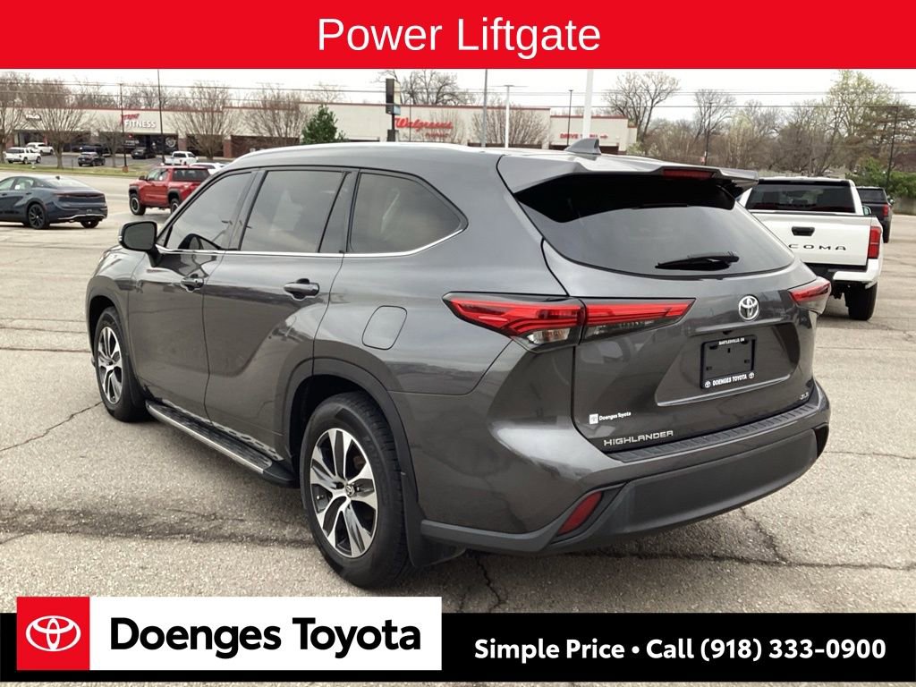Used 2022 Toyota Highlander XLE image 6