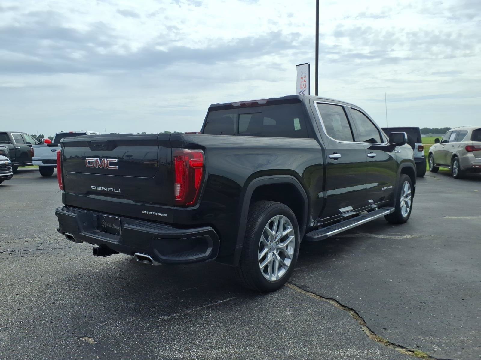 Used 2024 GMC Sierra 1500 Denali w/ Technology Package AWD/4WD image 5