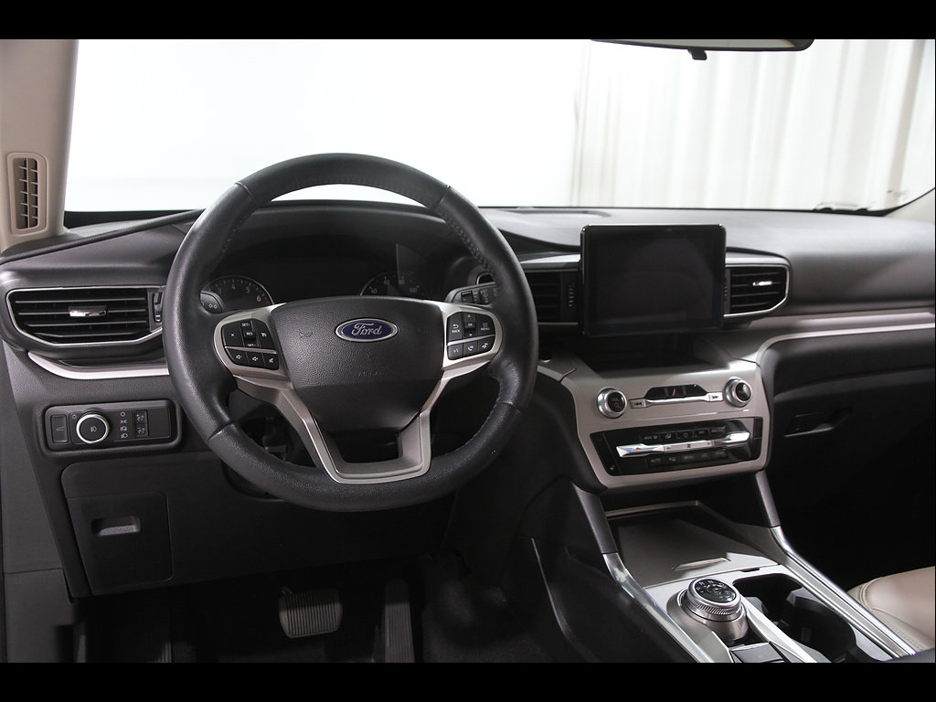 Used 2023 Ford Explorer XLT w/ Equipment Group 202A AWD/4WD image 7